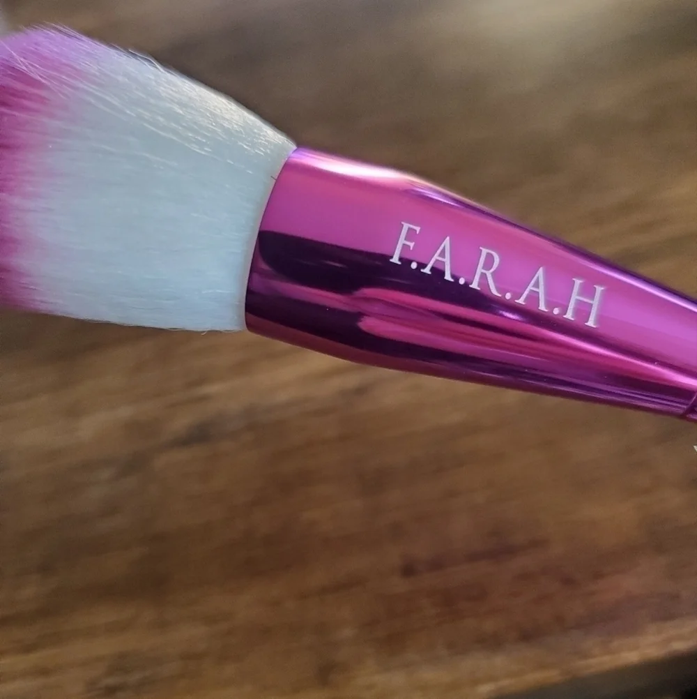 Makeup brush bundle. 50F Ombre powder brush, eye concealer and eyeliner